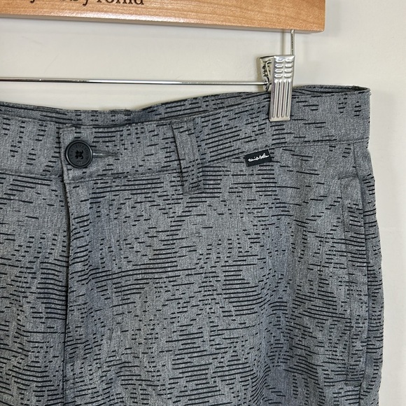 TravisMathew Go Fish Shorts in Heather Grey Pinstripe Black Grey Golf Sz 34 - Picture 4 of 11